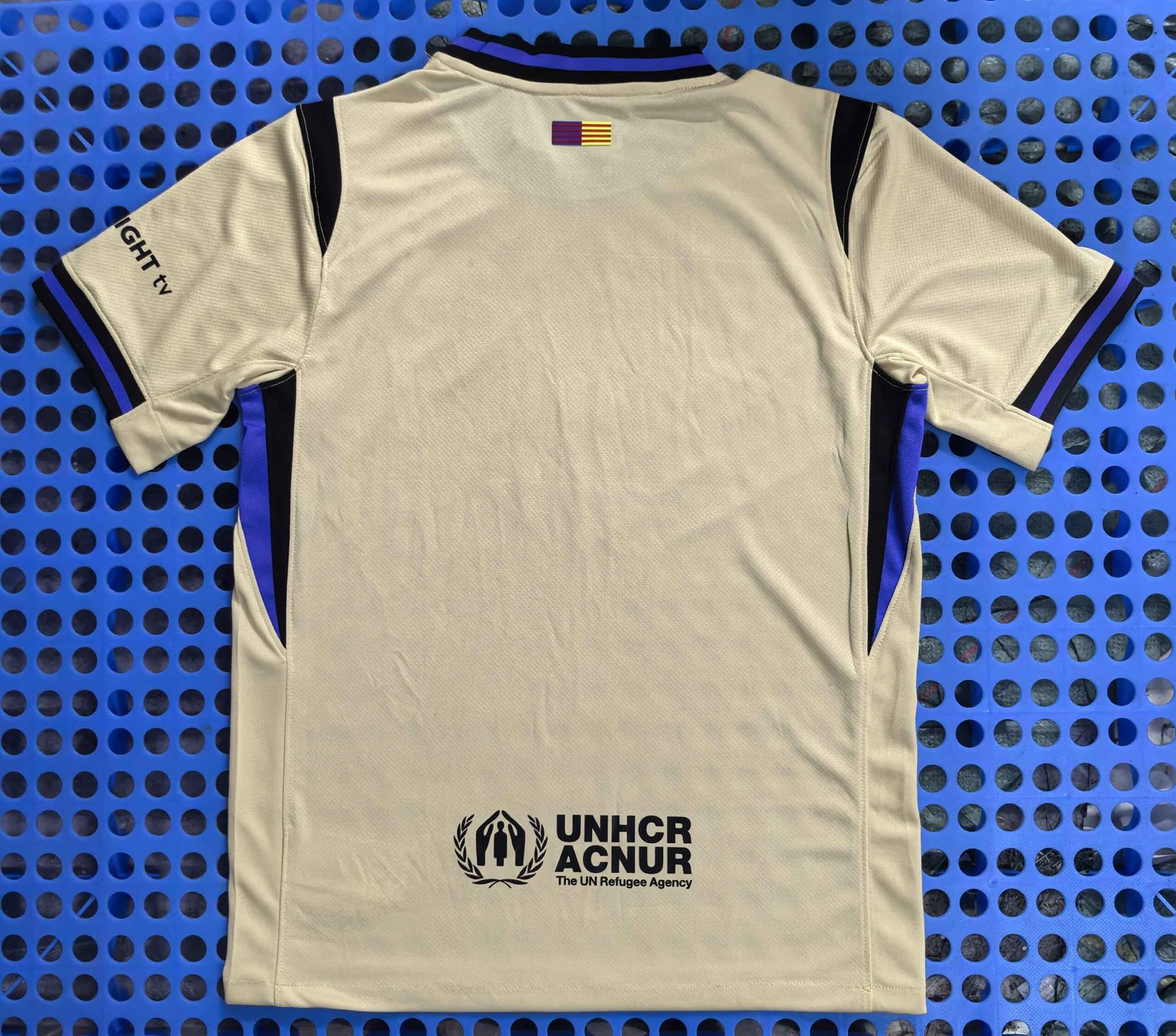 Barcelona's away jersey - Image 2