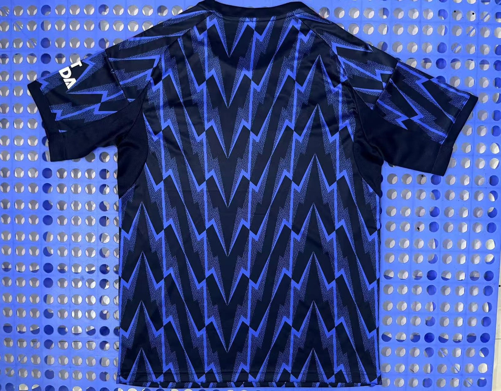 2025 Arsenal's away football jersey - Image 2