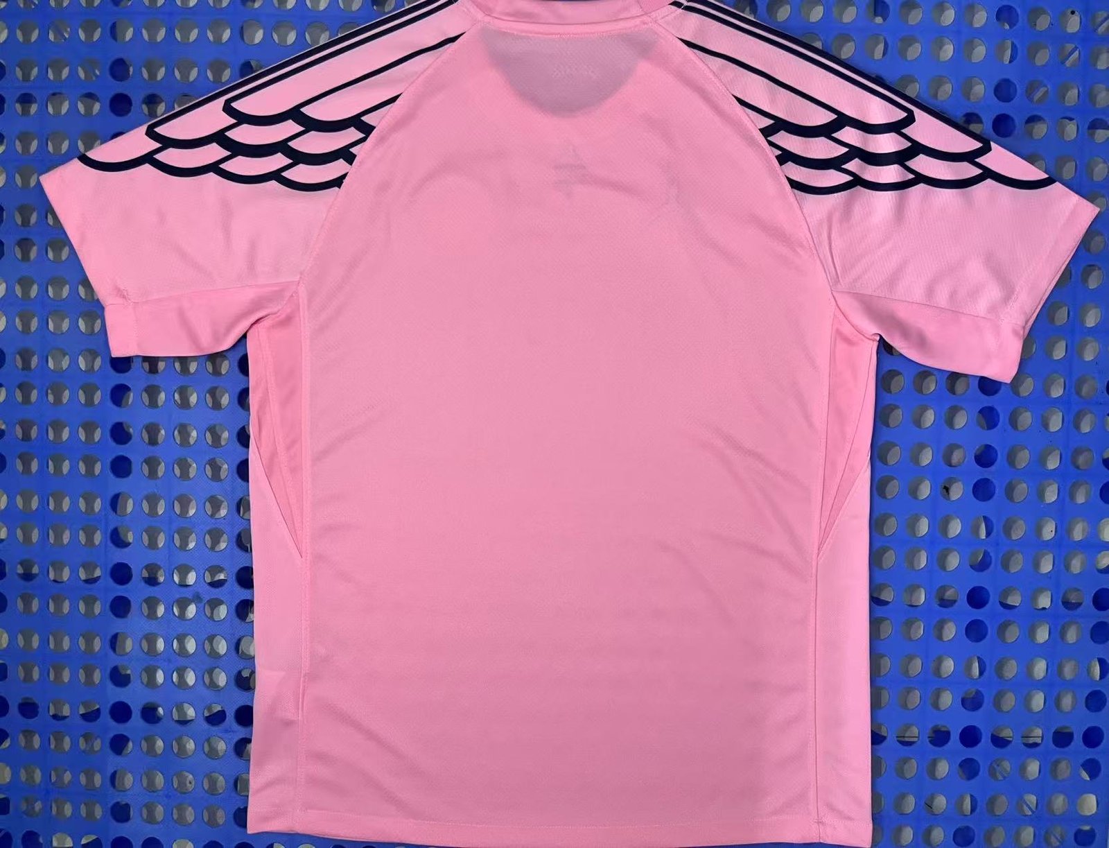 2025 Paris Saint-Germain's pink jerseys - Image 2