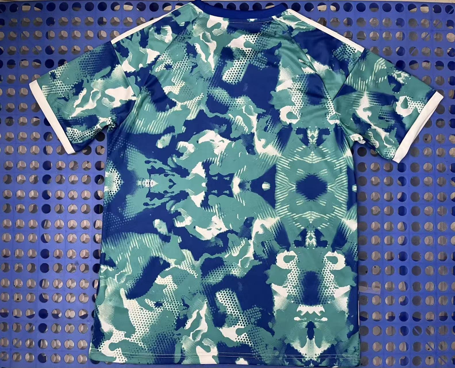 Real Madrid signed edition jersey - Image 2