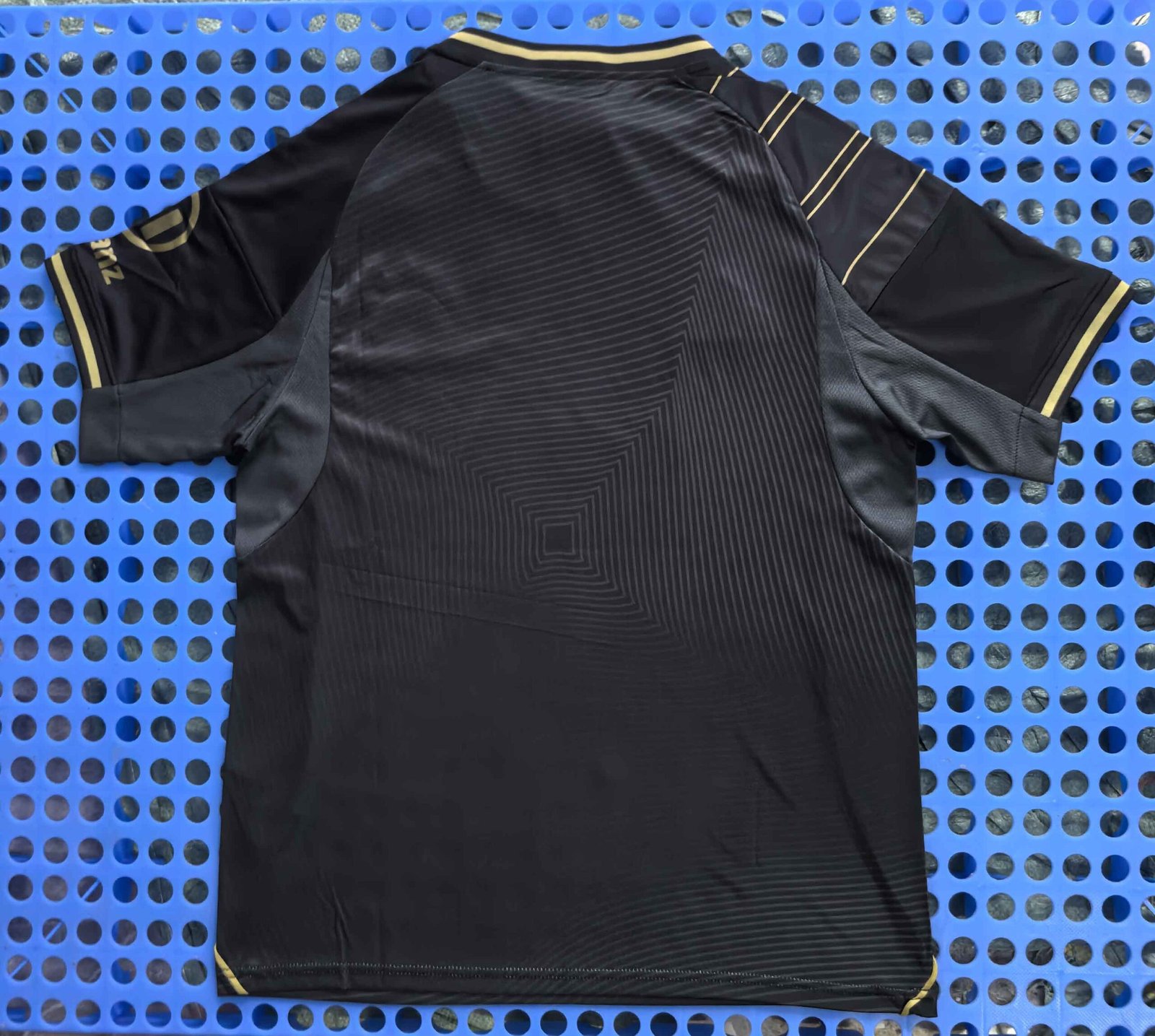 Bayern Munich's black training jersey - Image 2