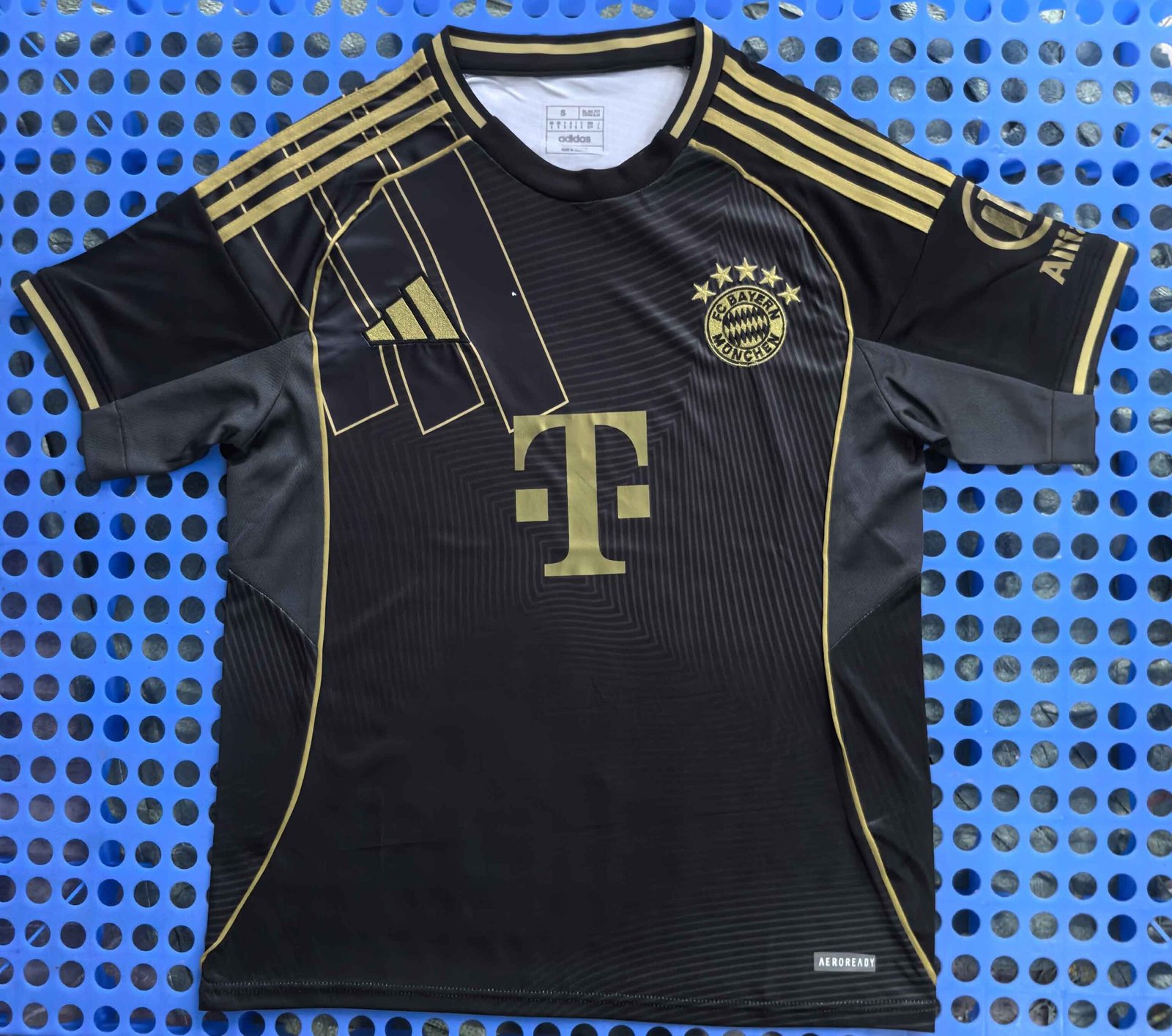 Bayern Munich's black training jersey