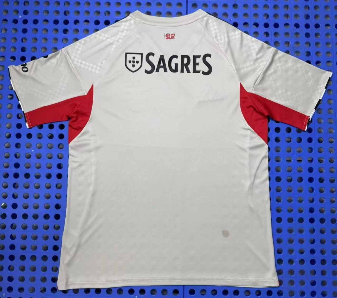Benfica's away jersey - Image 2