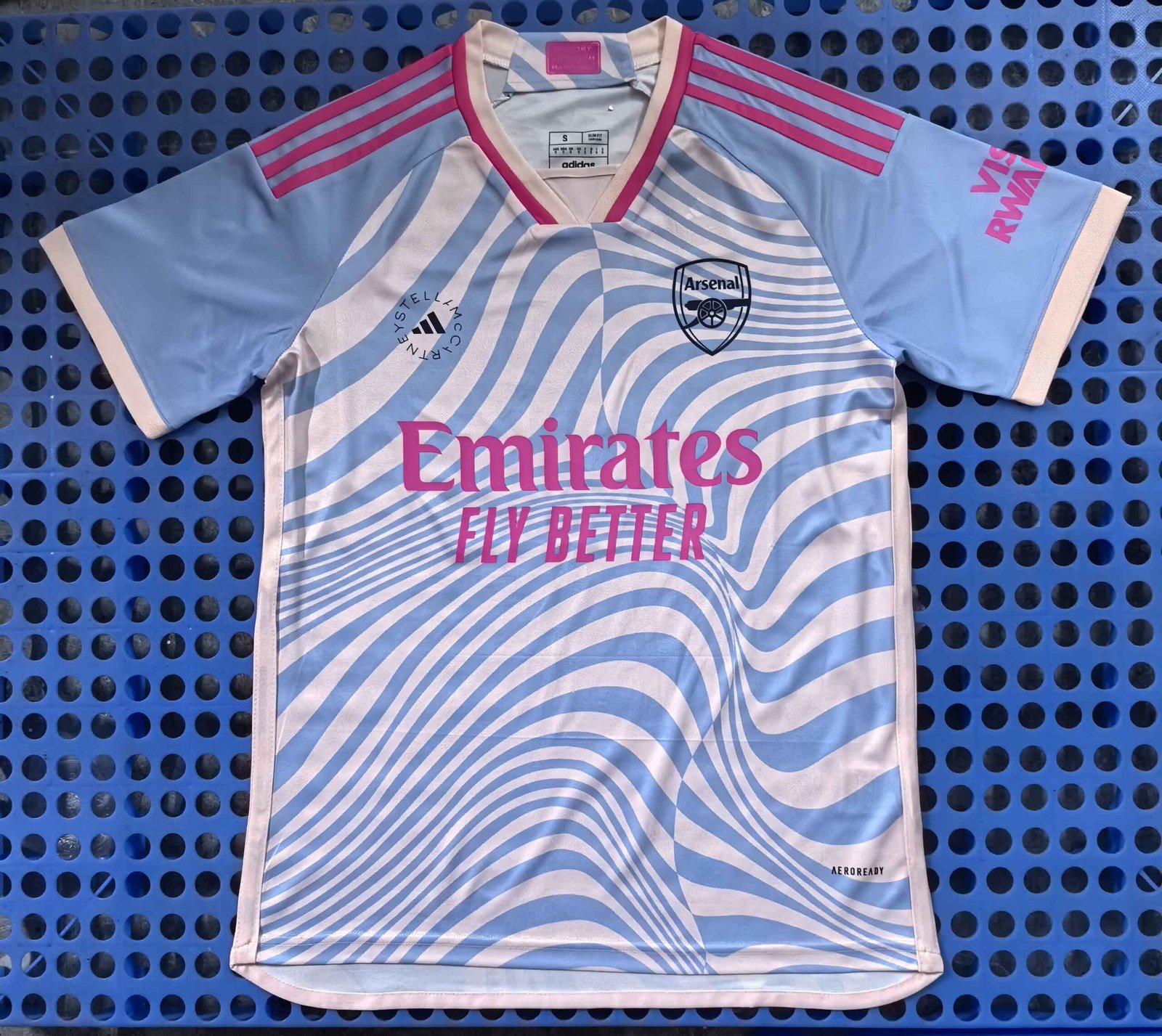 Arsenal's away jersey