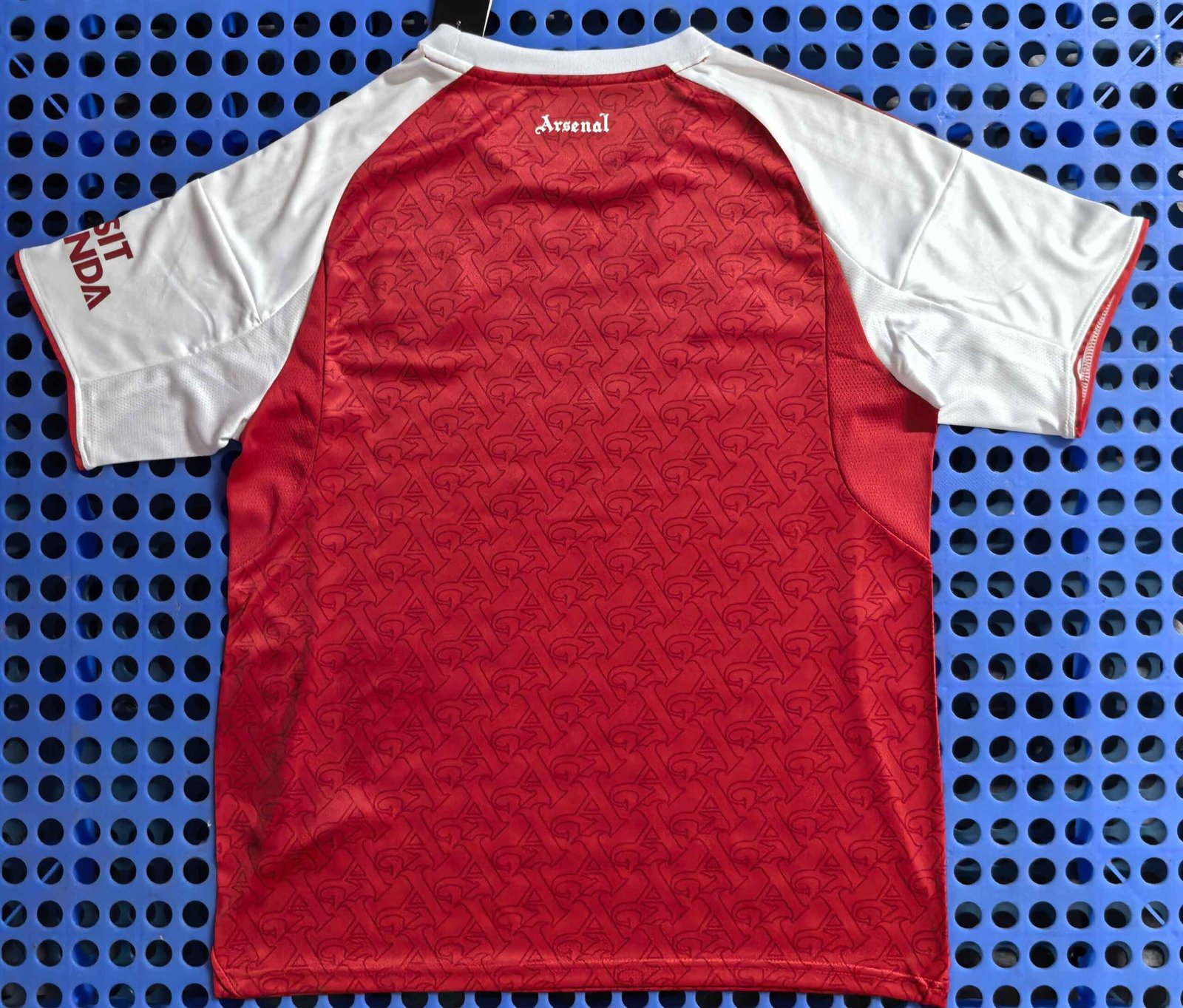 Arsenal's home jersey - Image 2