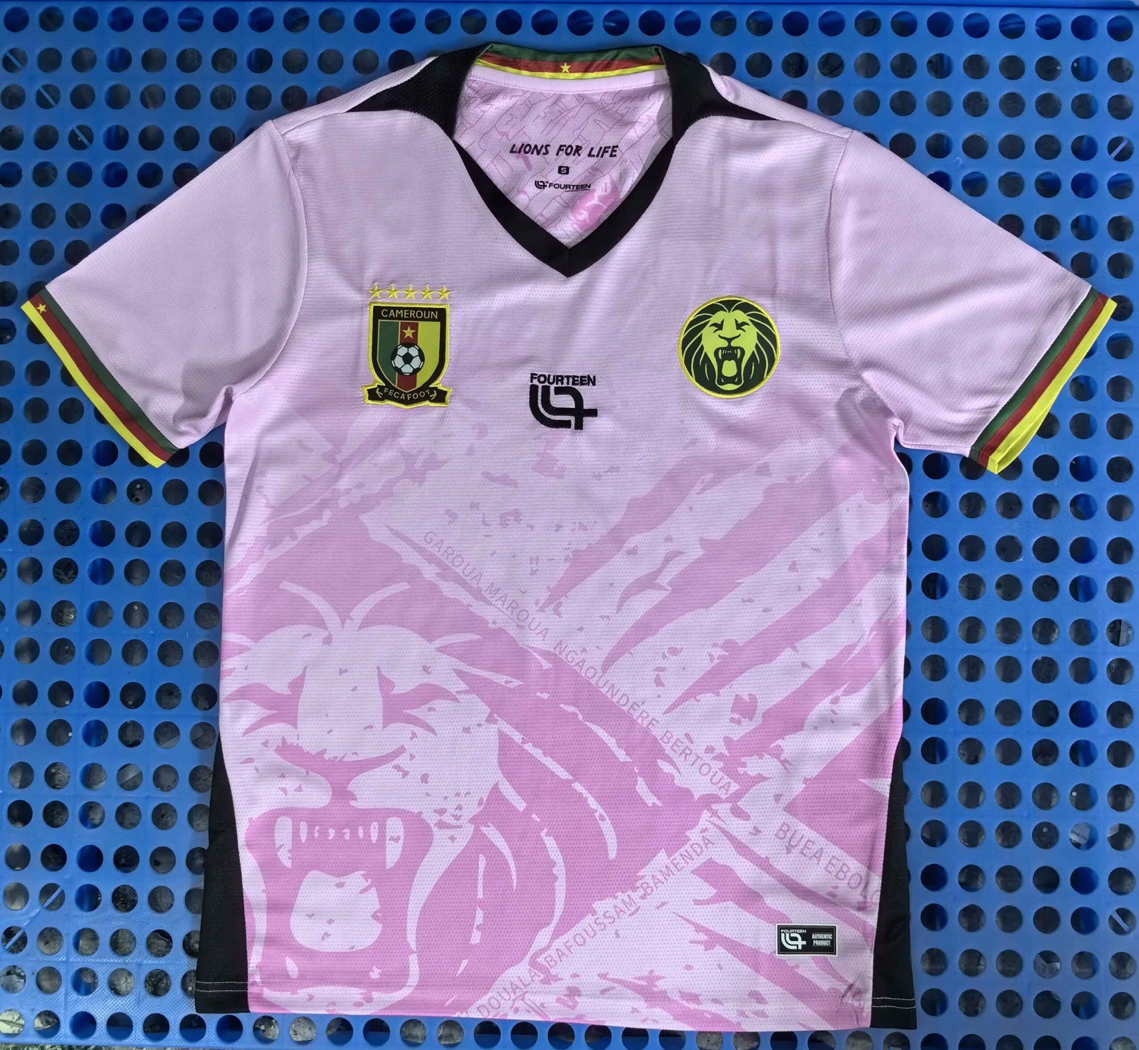 The pink jersey of Cameroon