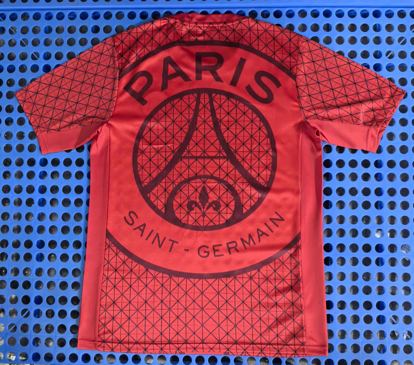 Paris red pre-match training jersey - Image 2