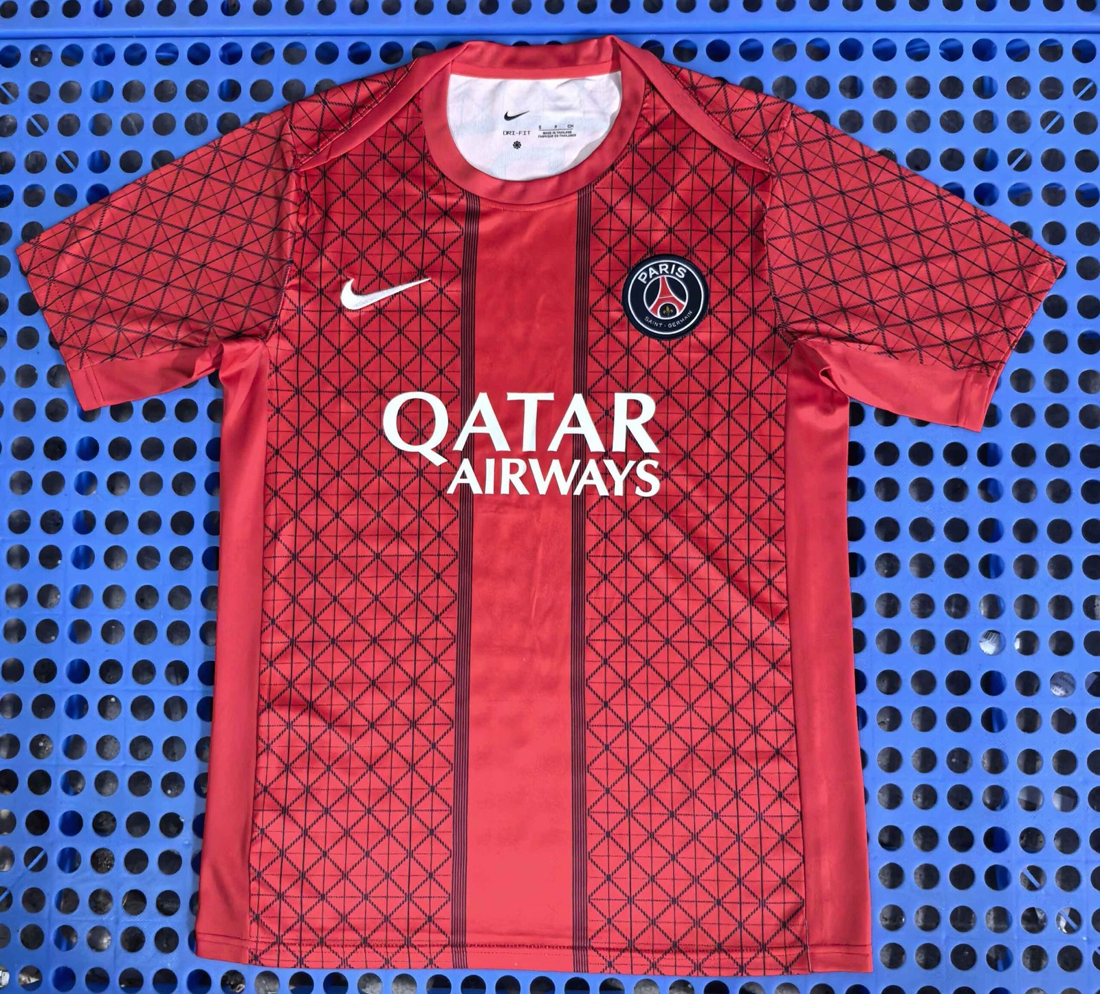 Paris red pre-match training jersey
