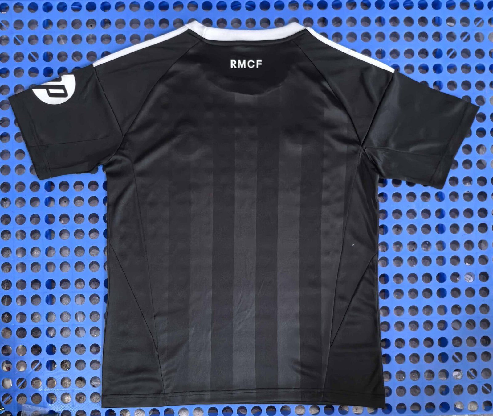 Real Madrid goalkeeper black jersey - Image 2