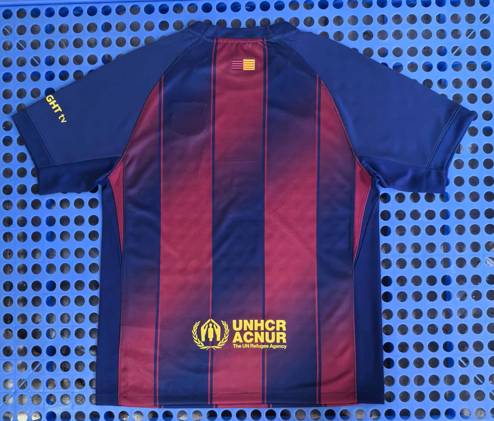 Barcelona's home jersey - Image 2