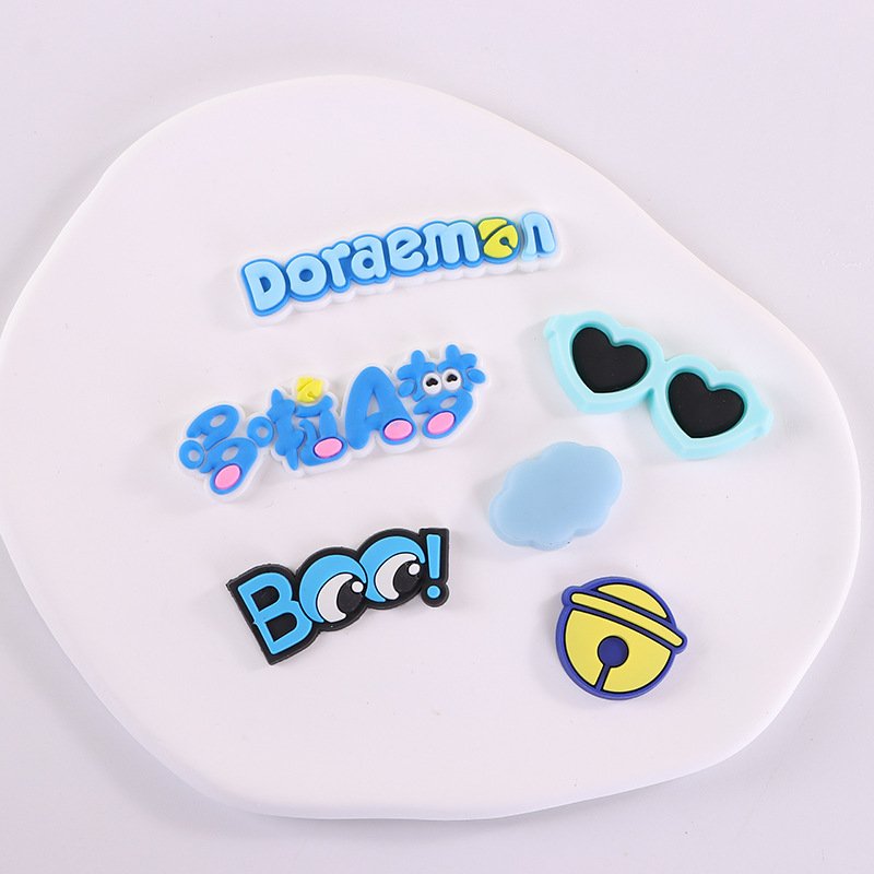 Doraemon-themed DIY mobile phone cases charms - Image 4