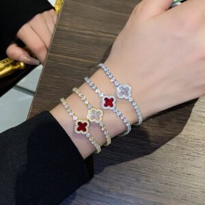 four leaf clover diamond bracelet