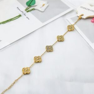 Four-leaf clover bracelet