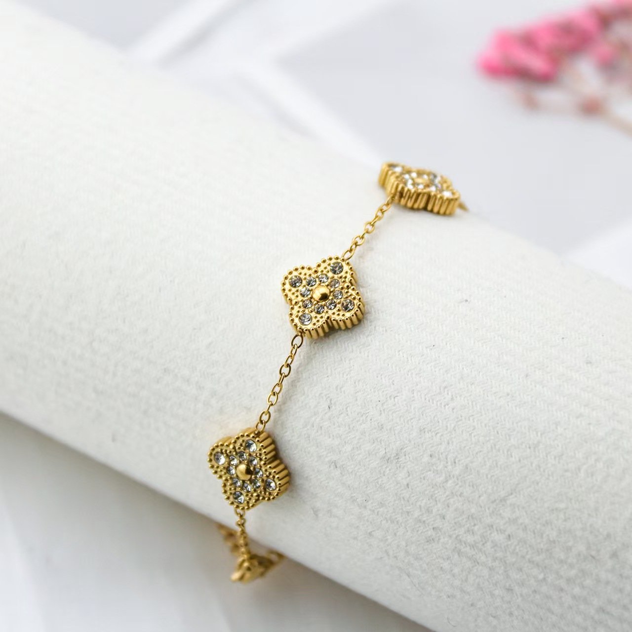 Four-leaf clover bracelet