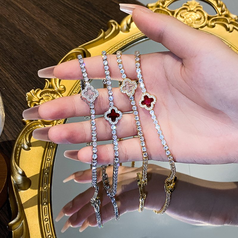 four leaf clover diamond bracelet