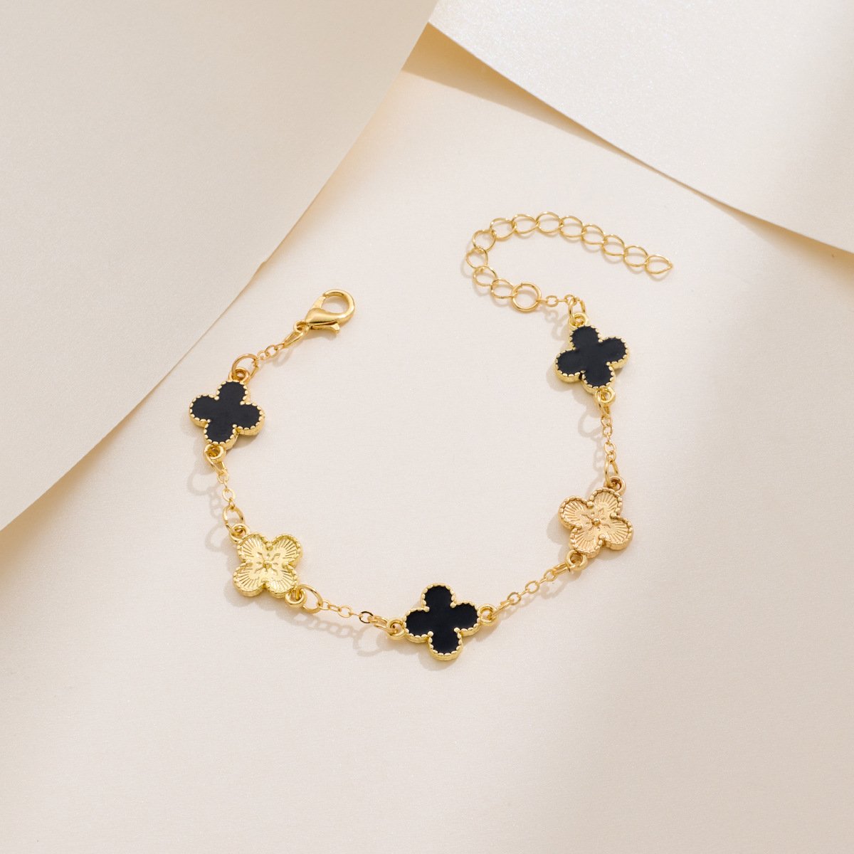 Wholesale four-leaf clover bracelets - Image 9