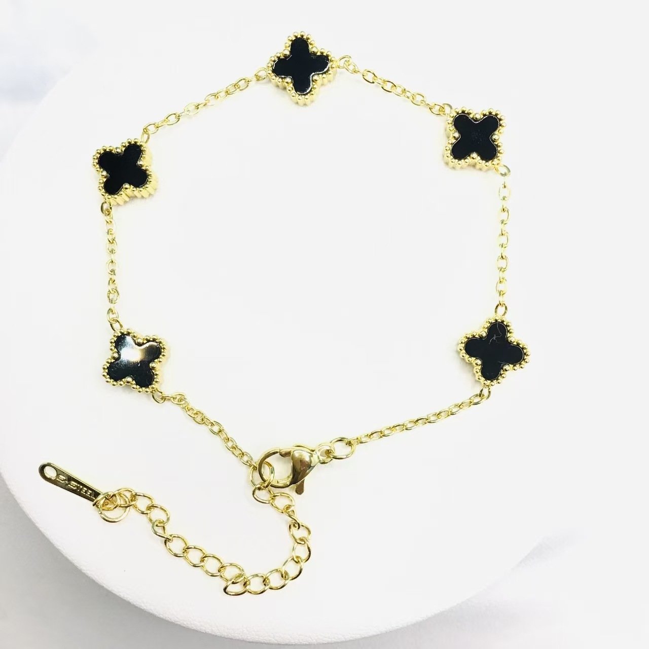 Lucky Four-leaf Clover Fashion Bracelet - Image 3