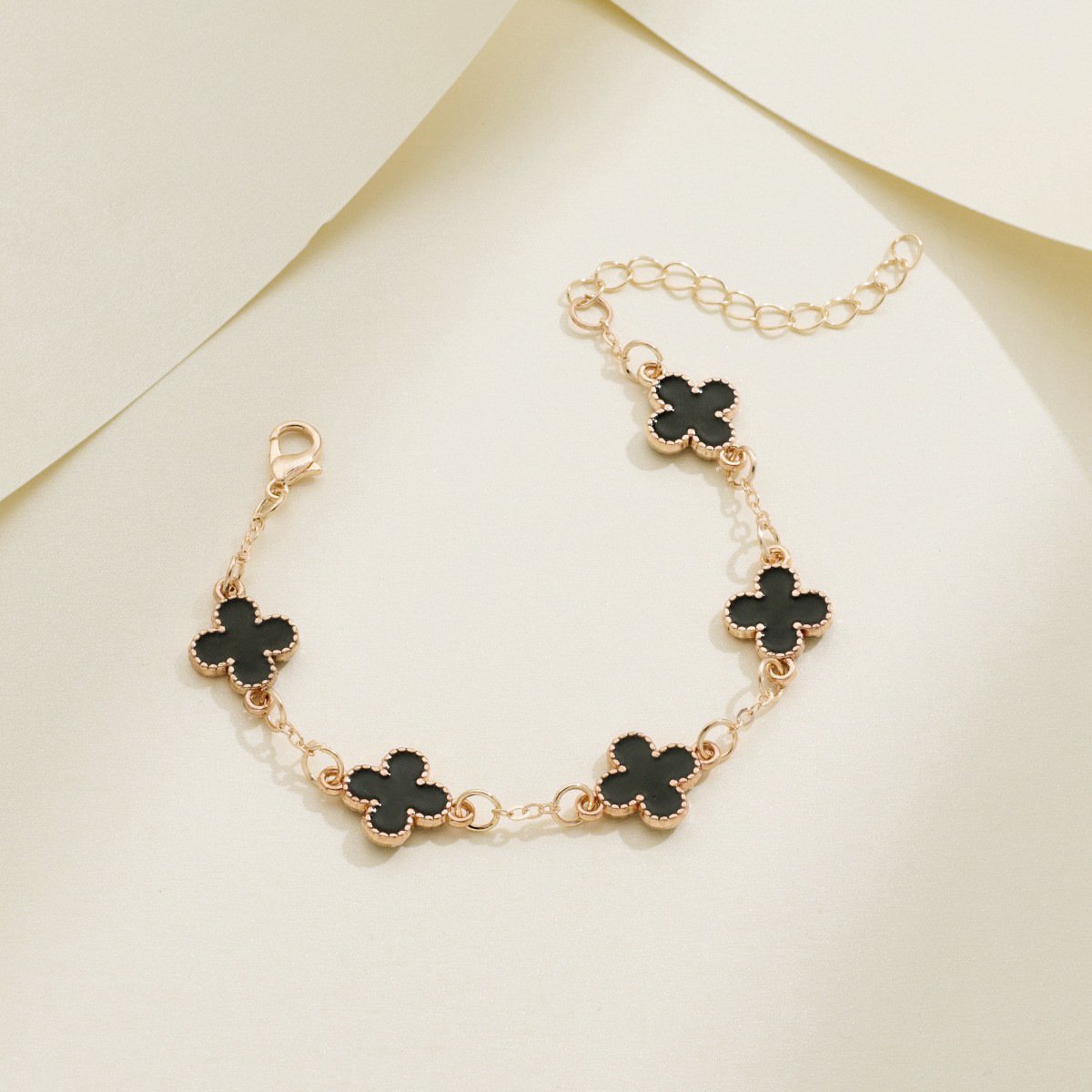 Wholesale four-leaf clover bracelets - Image 6