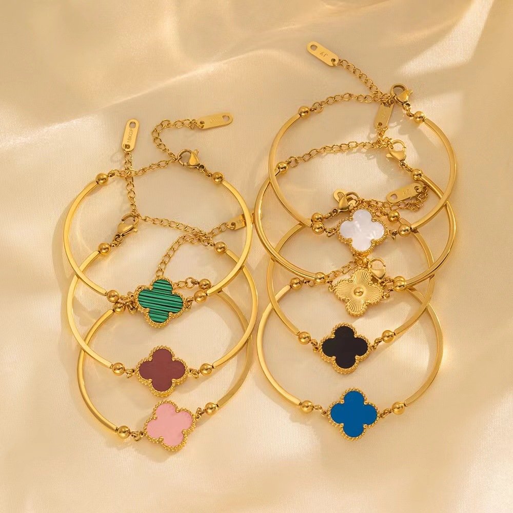 Four-leaf clover bracelet