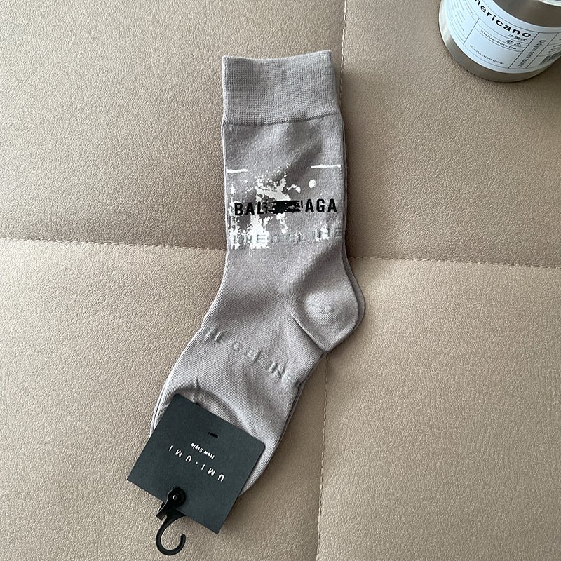 Light luxury letter inkjet graffiti men socks - Image 3